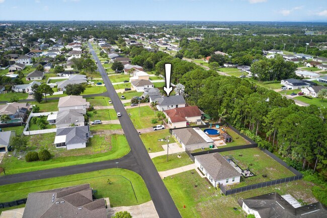 Building Photo - 4059 SW Kamsler St