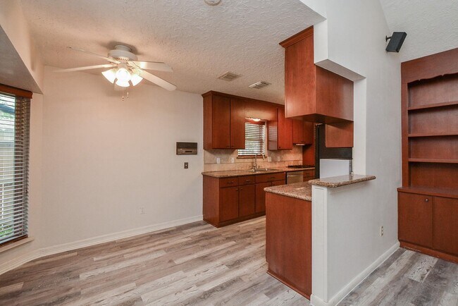 Building Photo - 11915 N Hanworth Dr