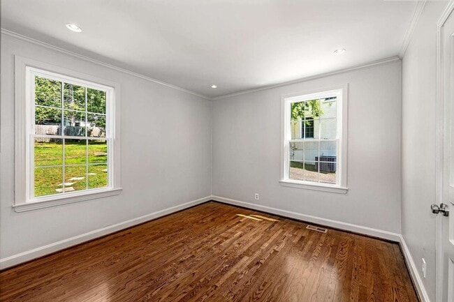 Building Photo - 5656 Kendall Dr