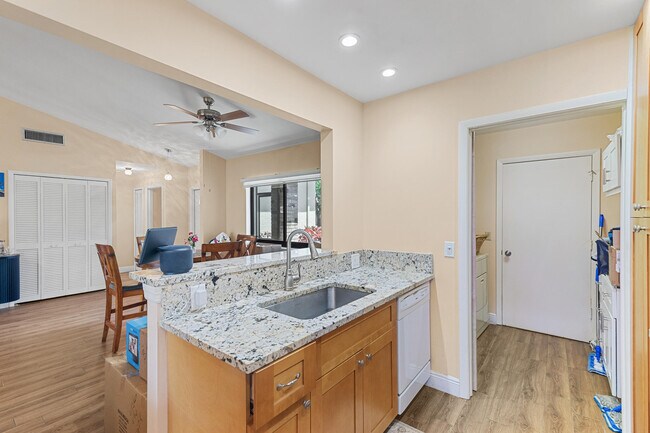 Building Photo - 160 Ramblewood Cir