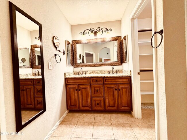 Building Photo - 3463 N Verano Ct