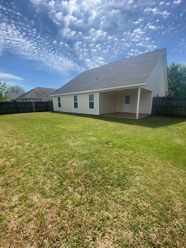 Building Photo - 204 Wembley Dr