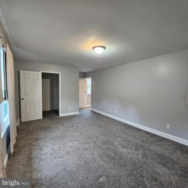 Building Photo - 1565 S Main Rd