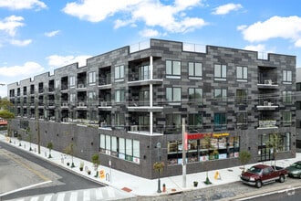 Building Photo - 25 West