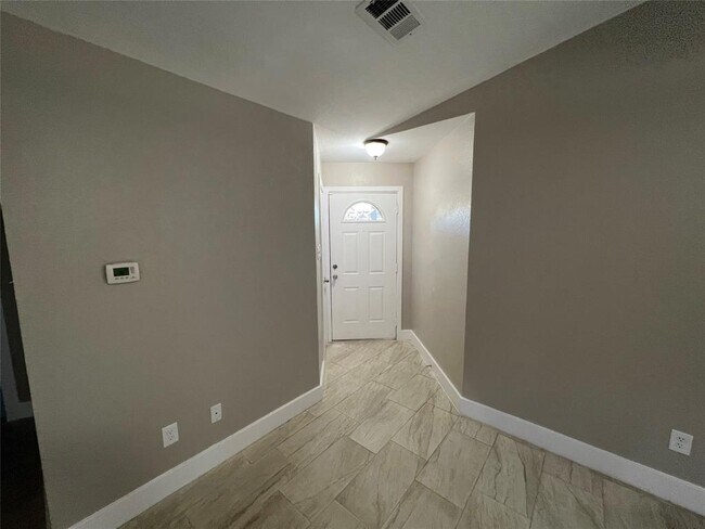 Building Photo - 5909 Avery Island Ave