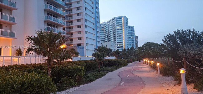 Building Photo - 6917 Collins Ave