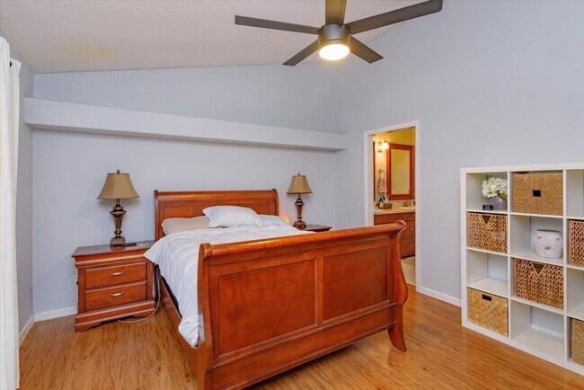 Building Photo - ? Charming Longwood Townhome with Modern U...