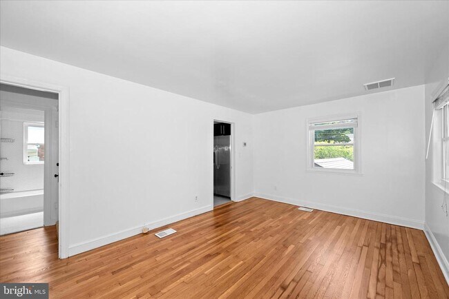 Building Photo - 801 Cox Ave
