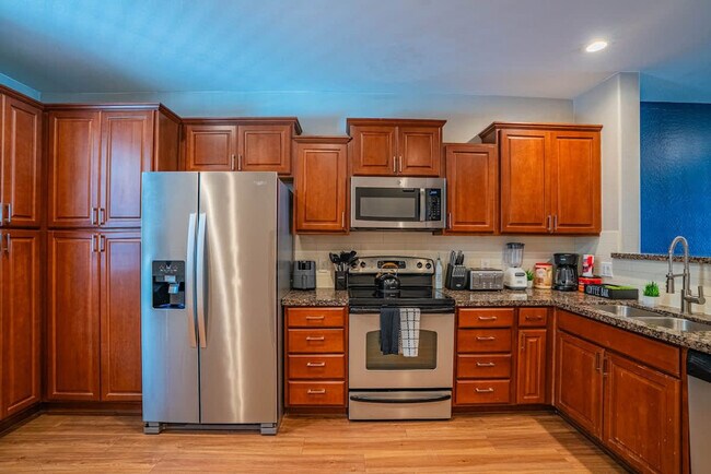 Building Photo - 1275 E University Dr