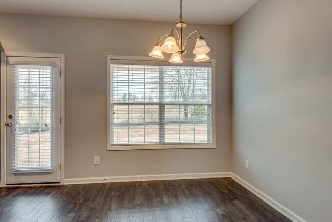 Building Photo - Spacious 4 Bedroom Home with Open Floor Plan - Free Rent!