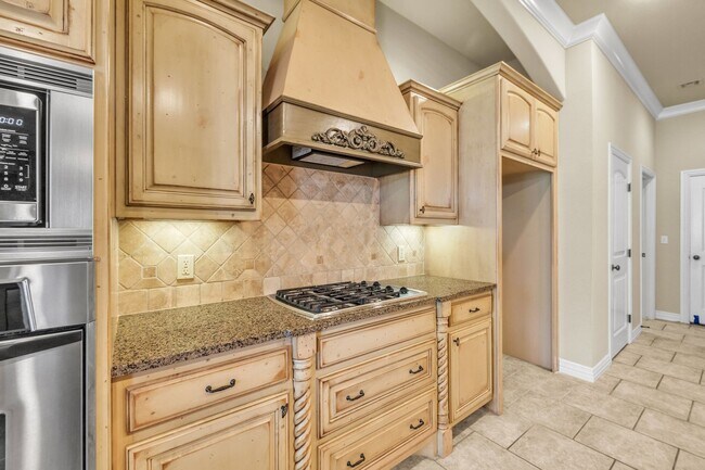 Building Photo - Executive home on double lot in beautiful Enclave at Harvard Ponds.