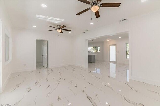 Building Photo - Fort Myers Single Family Home