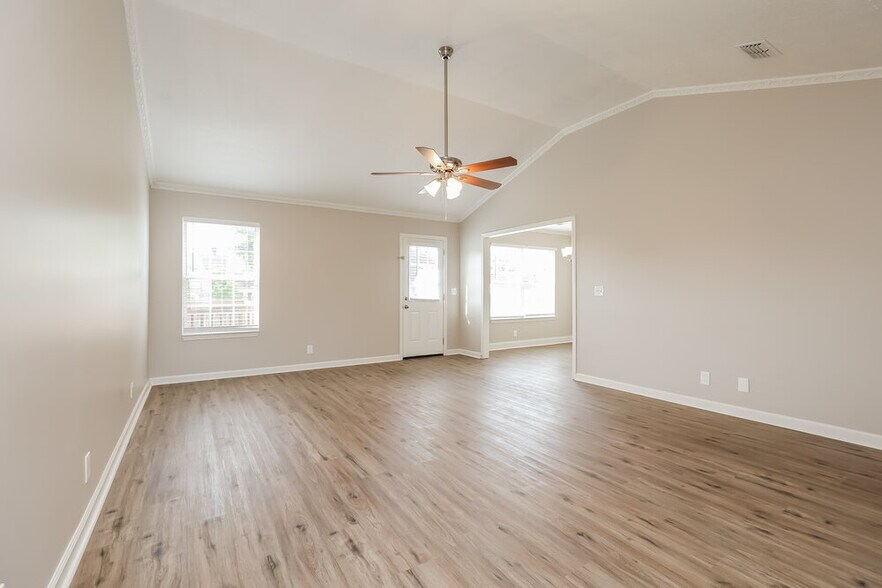 Building Photo - 1195 St Andrews Dr