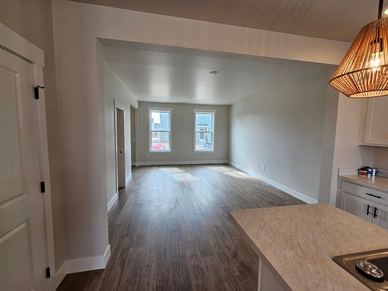 Front Windows - 6125 Northstead Ave