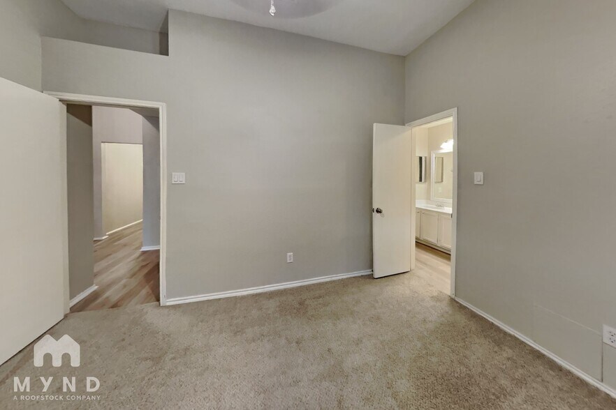 Building Photo - 225 Bedford Ln
