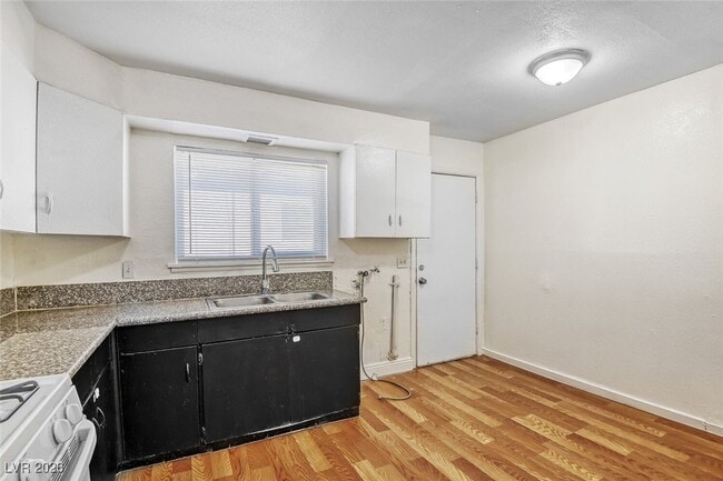 Building Photo - 214 George Pl