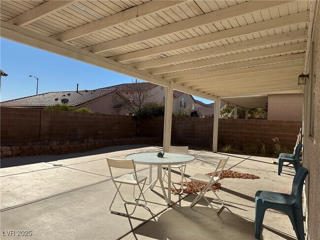 Building Photo - 8901 Kingswood Dr