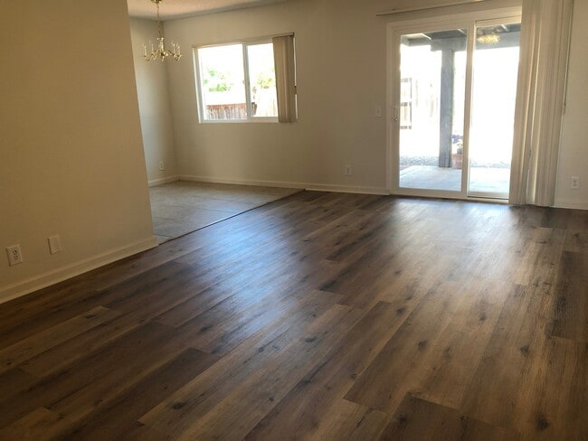 Building Photo - Adorable Oceanside Attached Home Ready Now!