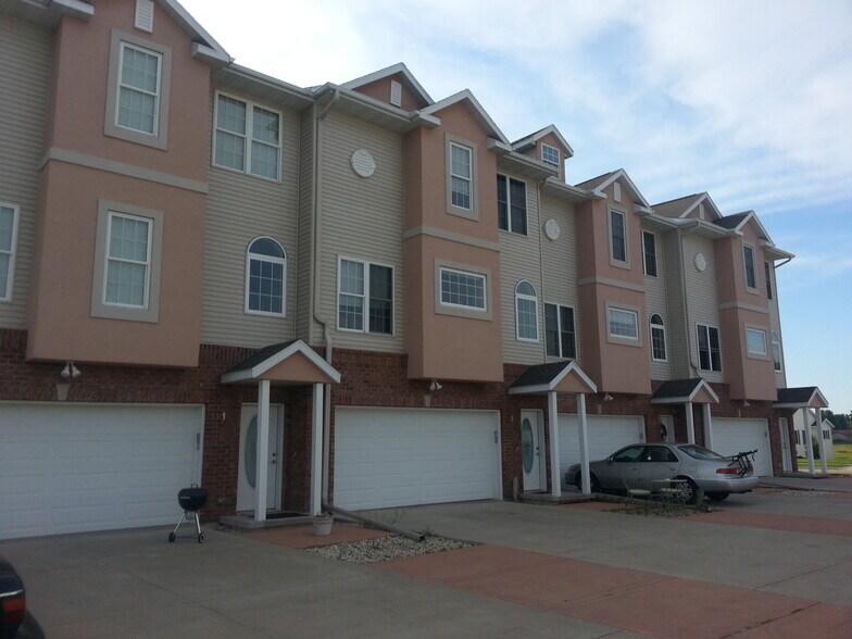 Building Photo - 307 Douglas Dr