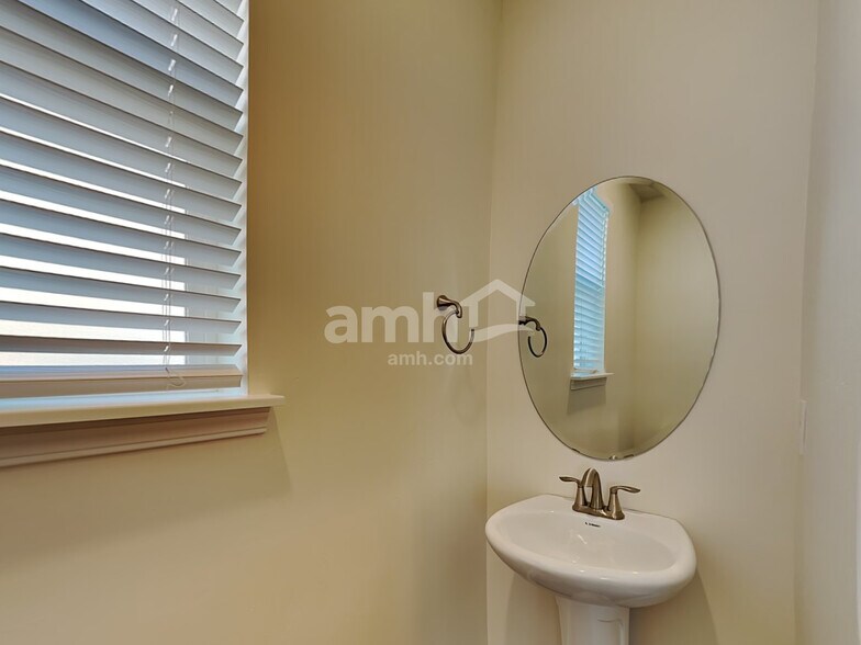 Building Photo - 2382 E Buckskin Way