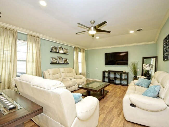 Building Photo - 1110 Fossil Cove