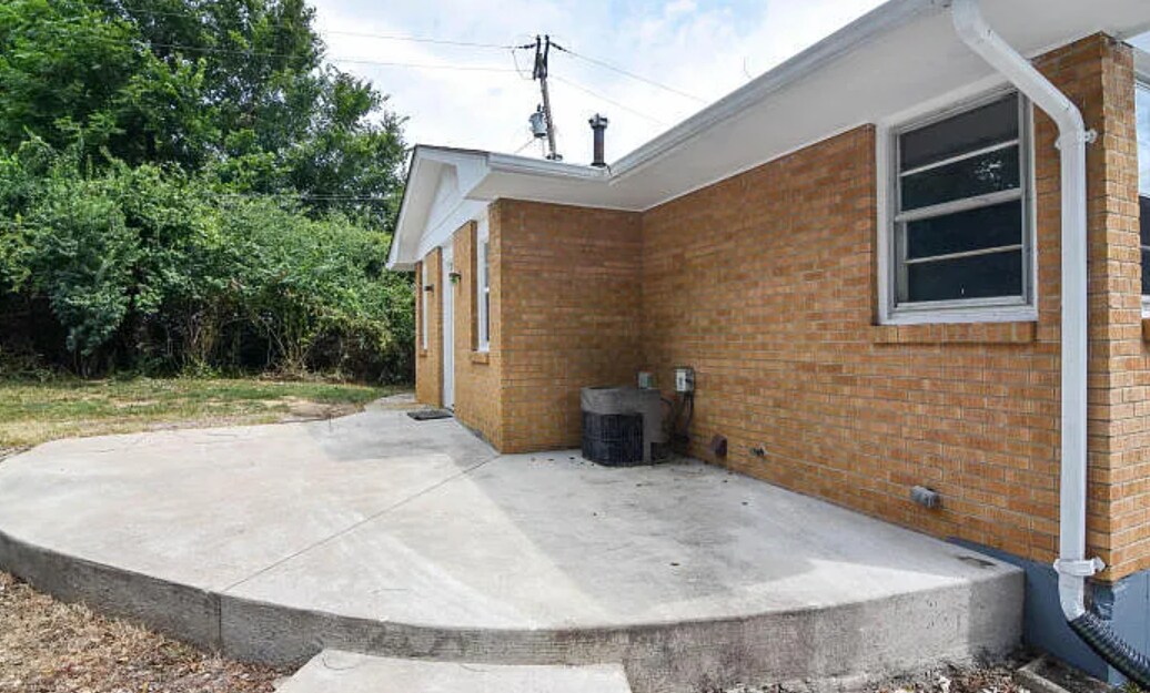 Building Photo - 2407 Clark Ln