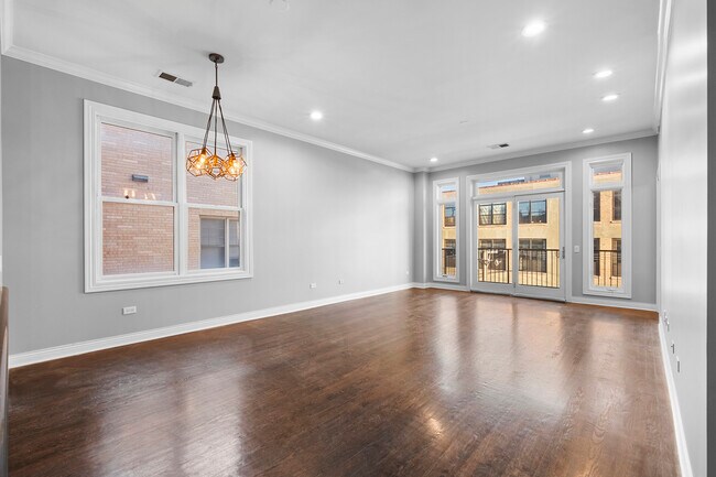 Building Photo - 1355 W Washington Blvd