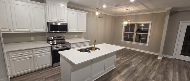 Building Photo - 83 Village Dr
