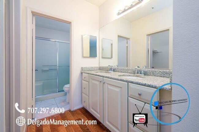 Building Photo - Glen Cove 2 bedroom condo