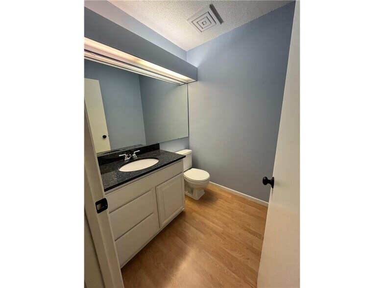 Building Photo - 1390 Carling Dr