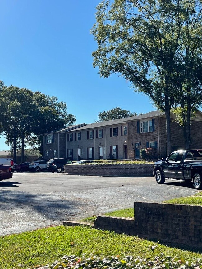 Building Photo - NEWLY RENOVATED Condo in Roanoke Rapids CO...