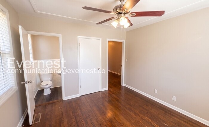 Building Photo - 3901 NW Kenwood Dr