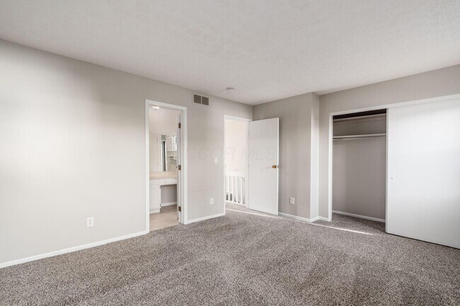 Building Photo - 7609 Seasons Dr