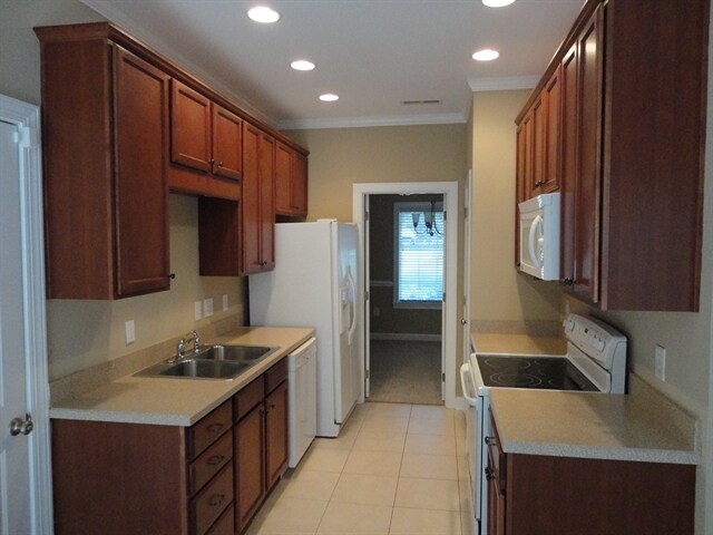 Building Photo - 131 W Chinaberry Ct