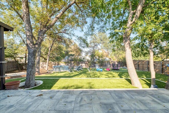 Building Photo - 600 Jetta Ct