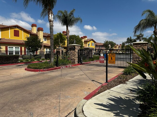 Building Photo - Redlands Townhome For Rent!