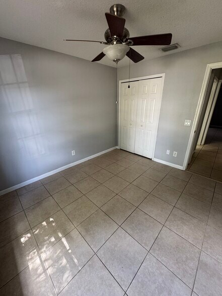 Building Photo - 449 SW Fifer Ave