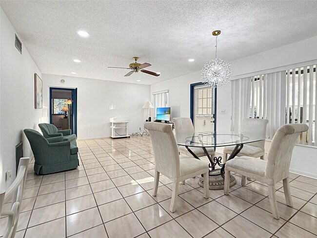 Building Photo - 301 Knotty Pine Cir