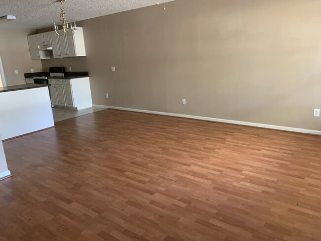 Building Photo - Duplex for Rent