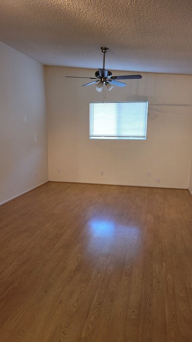 Building Photo - Freshly painted 3/2 house for rent near Cactus and SR51-MM