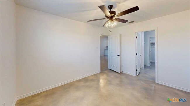 Building Photo - 907 Smoke Tree Ln