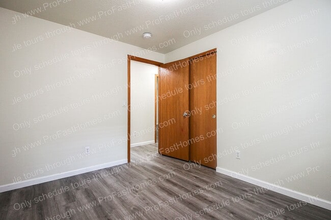 Building Photo - 6416 SE 139th Ave