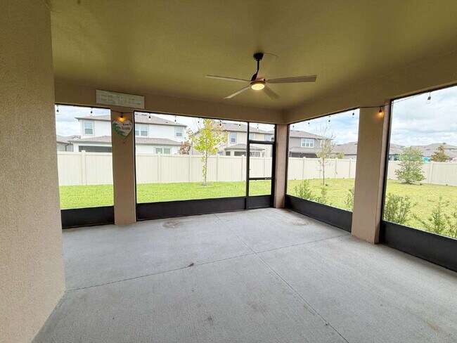 Building Photo - "Charming 3-Bed Oasis with 2 Full Baths in...