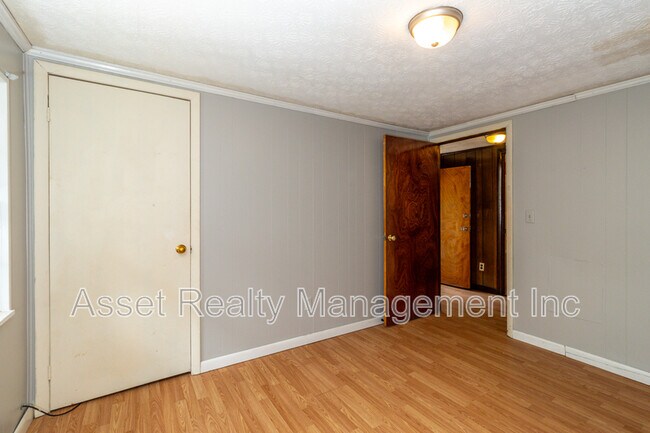 Building Photo - 513 Benton Cir