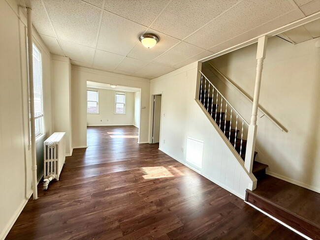 Primary Photo - 305 S Front St