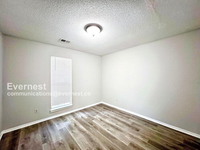 Building Photo - 3760 Heathcliff Dr