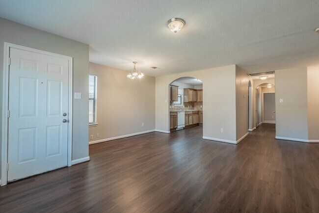 Building Photo - 10233 Azalea Village Dr