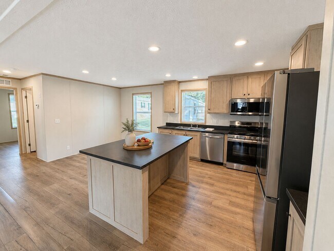 Building Photo - 5372 Lookout Ln
