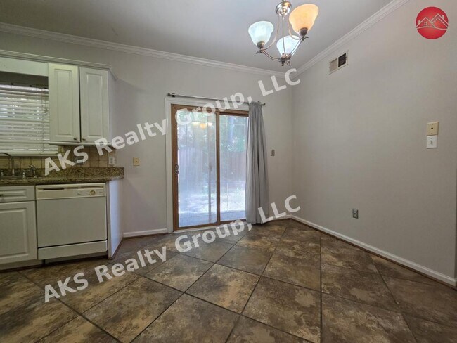 Building Photo - 5004 Melrose Way