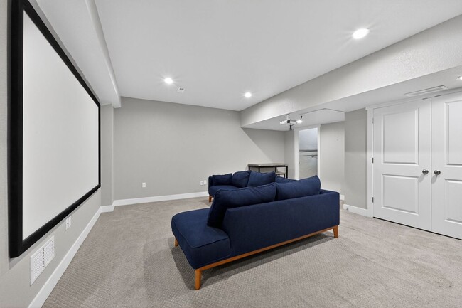 Building Photo - 8479 Cromwell Dr